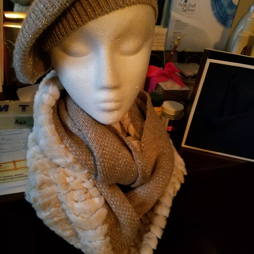 Women's  faux fur Tam and infinity scarf set
